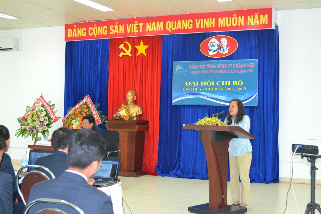 Đc: Nguyễn Thị Tường Anh - Bí thư Đảng Ủy TCT Khánh Việt phát biểu ý kiến chỉ đạo Đại hội