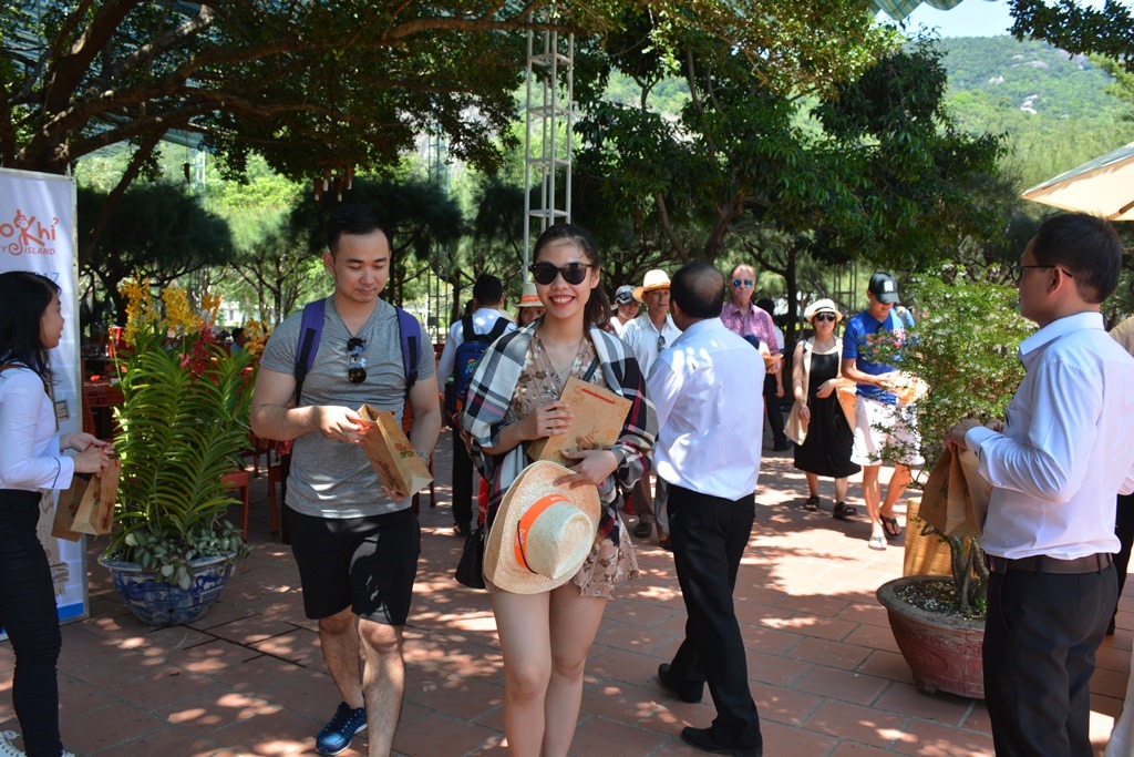 hoi-nghi-khach-hang-nha-phu-tour